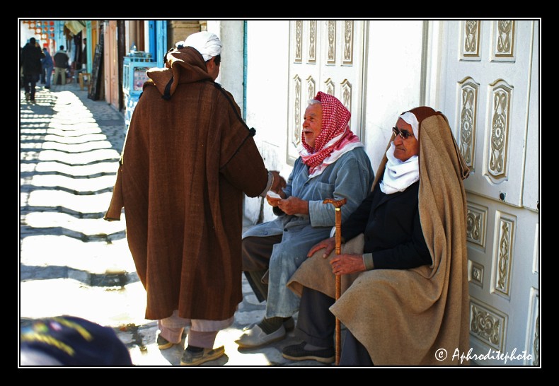 223 Kairouan, palabres au coin de rue